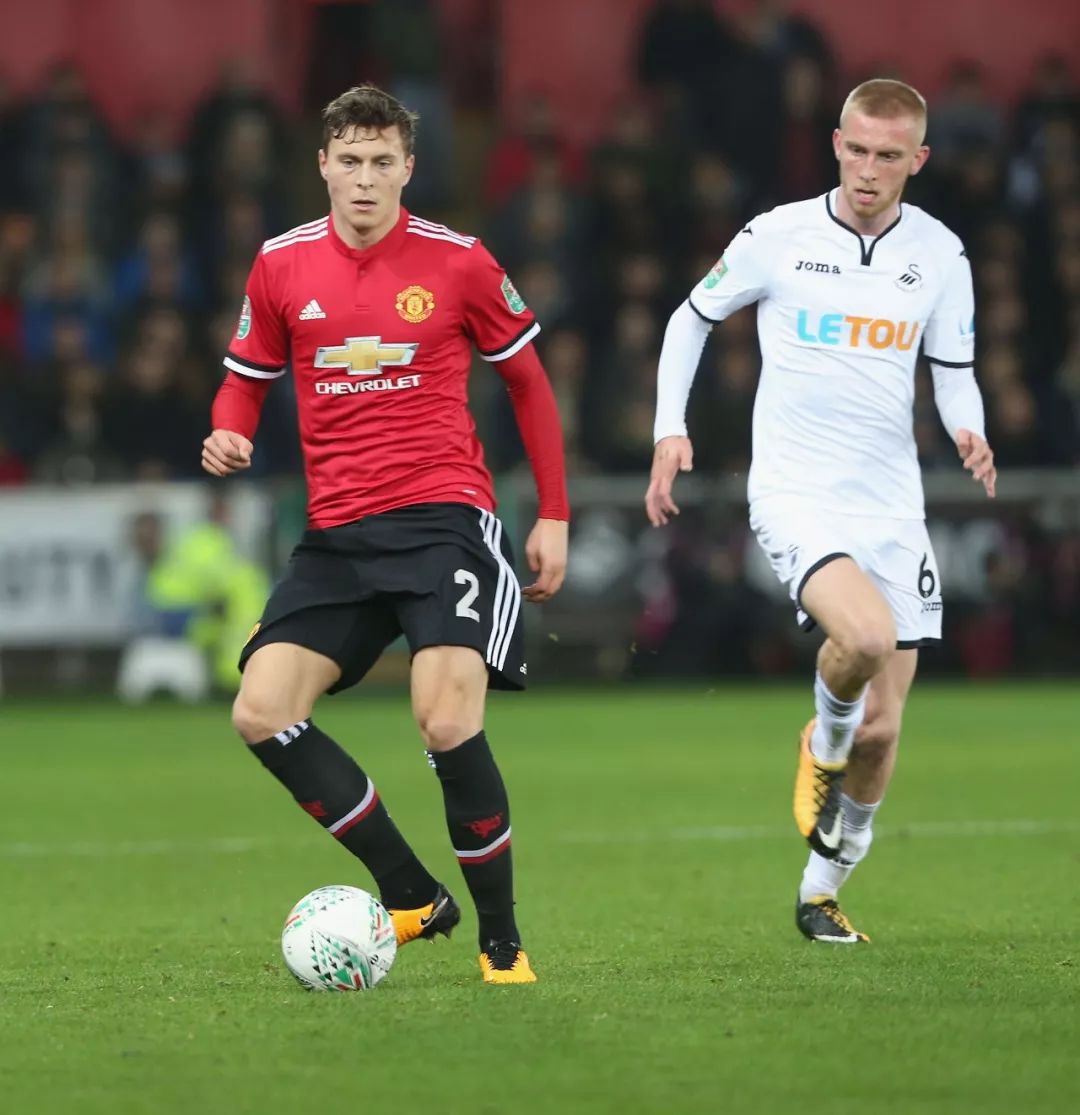 紧张激烈的 紧张激烈的